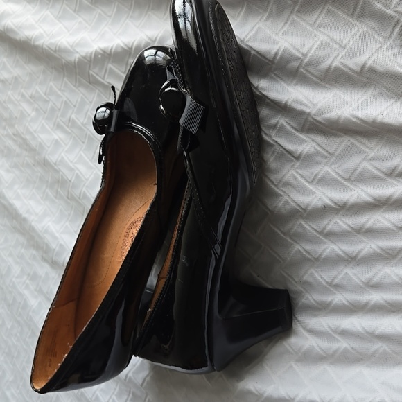 Sofft Elegant Black Patent Leather Women's Low Heels Minimalist Office Summer - Picture 2 of 12